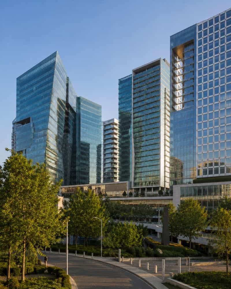 Torres corporativas y departamentos verticales en Santa Fe